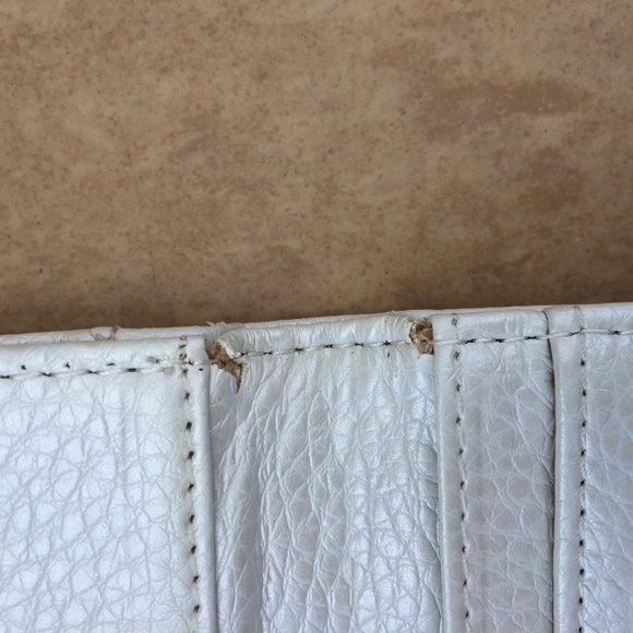 Guess Wallet - Picture 8 of 8